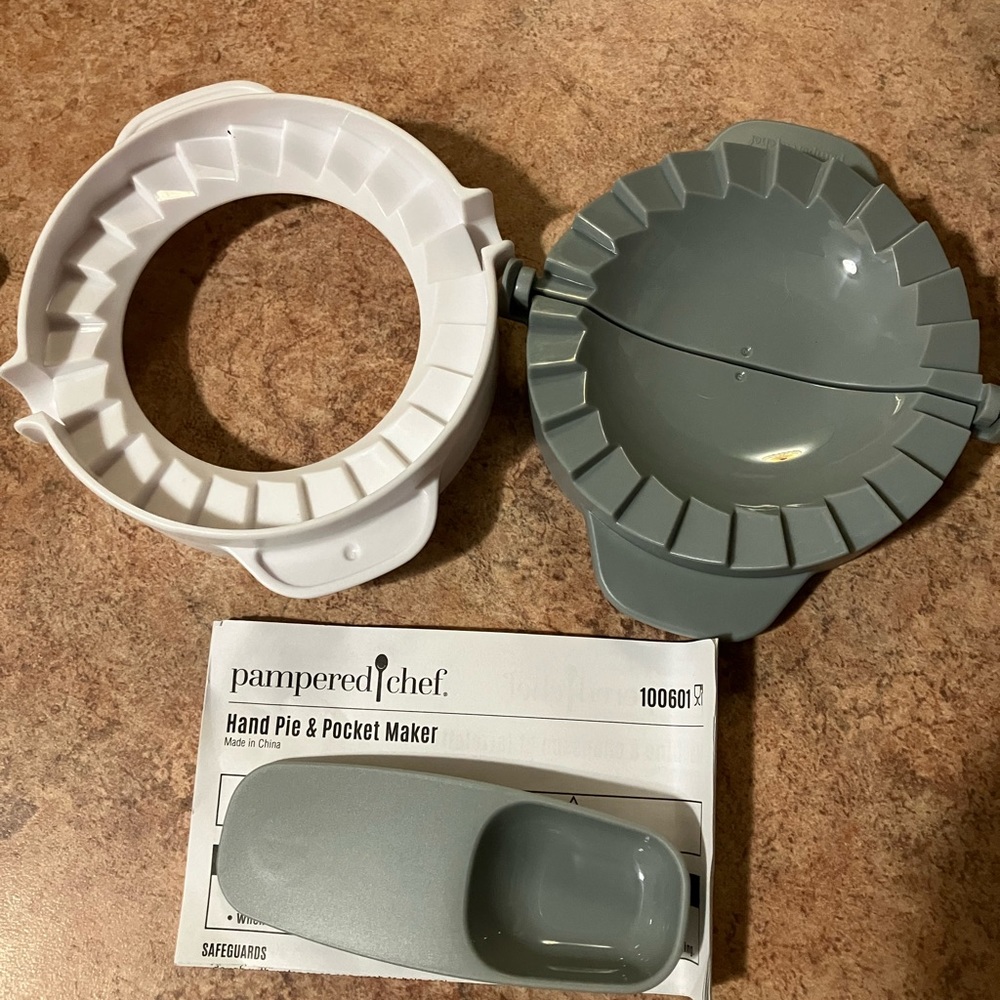 Pampered Chef Hand Pie Maker